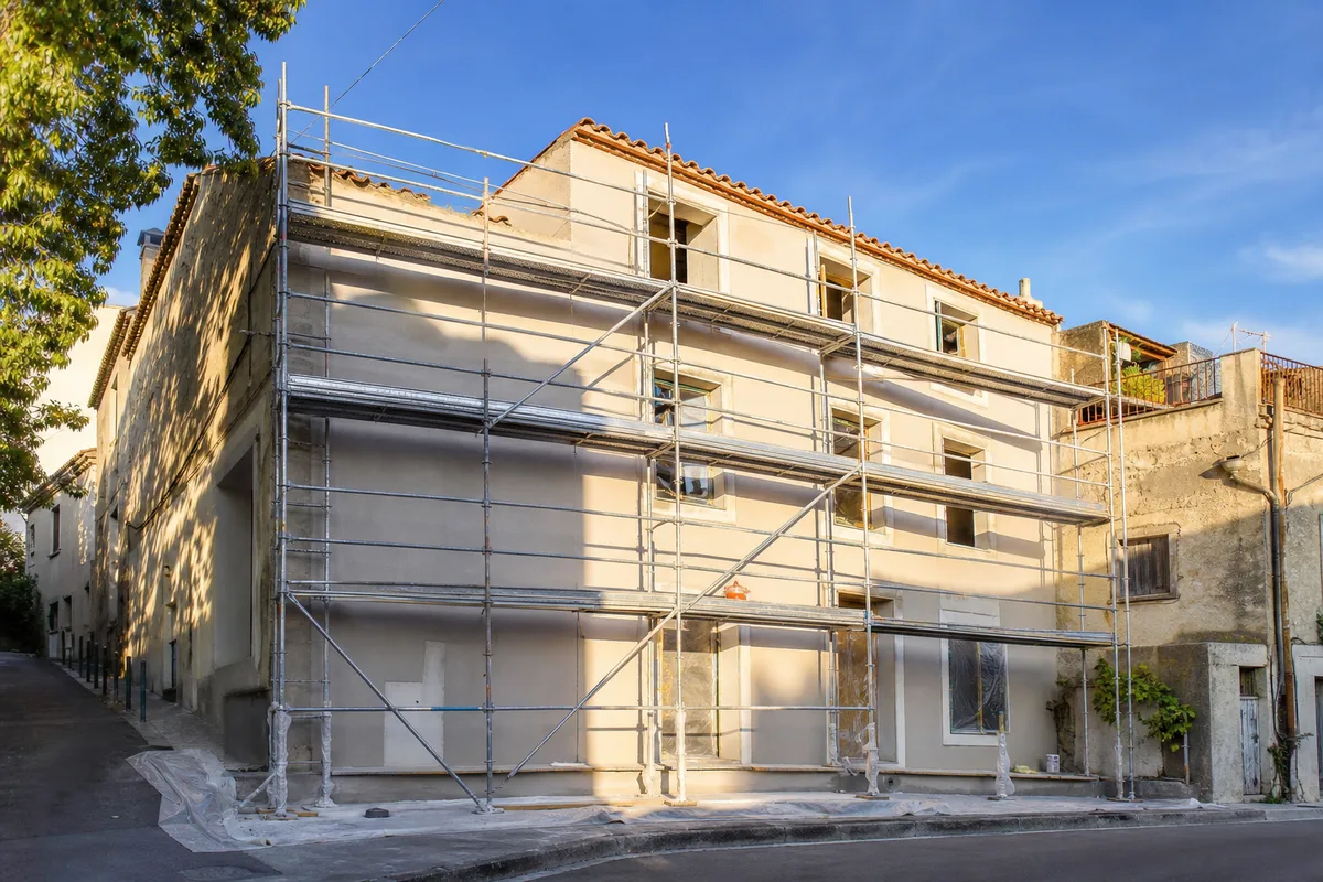 Ravalement de façade dans l'Hérault (34) : guide et devis